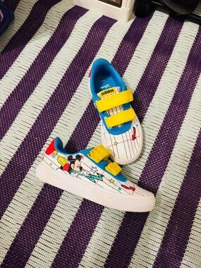 adidas Kids White Sneakers with Yellow Straps and Blue Lining